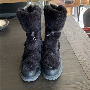 Mukluks Boots faux fur and knit size 9